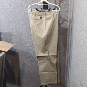 Dockers Men's Khaki Chinos